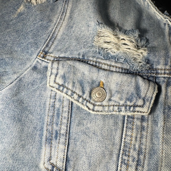 Free People Distressed light wash denim jacket with a worn-in look ⭐️ - Picture 4 of 9